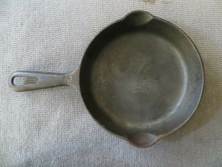 Vintage Griswold No 3 Small Logo Cast Iron Frying Pan - 709 I