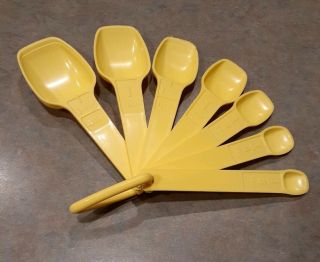Vintage Tupperware Measuring Spoons Set Of 7 With Ring Yellow 1270 Complete