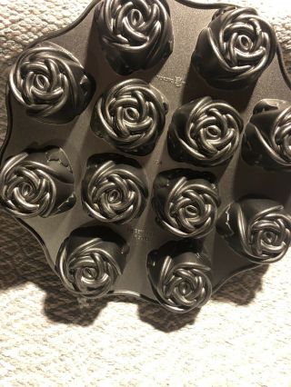 Nordic Ware Sweetheart Roses Cake Pan Cast Aluminum Muffin 12 Cupcake Mini Bundt