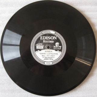 Edison Diamond Disc Record 51722 Gimme A Little Kiss / Say It Again But …