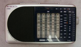Roberts R 9962 12 Band World Radio,  A Small Portable Fm,  Lw,  Mw & Sw Radio In Case