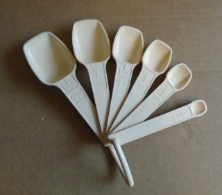 Set Of 6 Vintage Tan Tupperware Measuring Spoons With Ring Sa