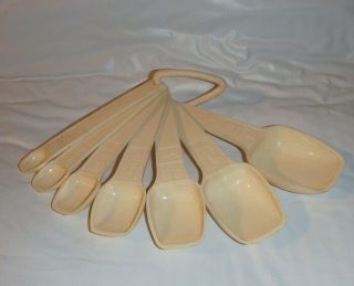 Vintage Tupperware Set Of 6 Beige Measuring Spoons With Ring ^excellent
