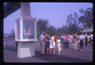 Five 35 Mm Color Slide Photos,  Family At Disneyland - Posters / Snow White 1963