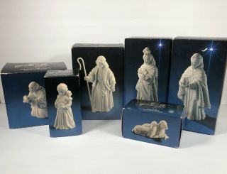 Vintage Avon Nativity Collectibles White Porcelain Figurines Loy Of 6 1982 - 1983