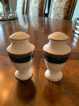 Lenox Classic Edition White Salt And Pepper Shakers