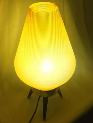 Vtg Mid Century Modern Plastic Yellow Beehive Atomic Tripod Lamp 2