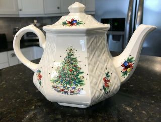 Sadler England Salem Christmas Eve Lattice Embossed Teapot