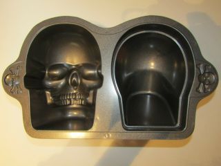 Wilton Dimensions Nonstick Cast Aluminum 3 - D Skull Cake Mold Pan 3