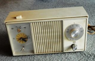 Vintage Ge General Electric Solid State Alarm Clock Am Radio Model C4420 - A