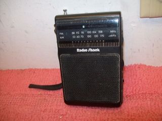 Vintage Radio Shack Model 12 - 725 Am Fm Pocket Battery Operated,