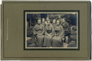 10222 1915 Japan Old Photo / Portraits Of Japanese Middle Aged Women W Garden