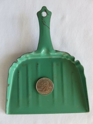 Vintage Small Solid Metal Dust Pan Green Paint 4.  5 " Wide Hang Hole In Handle