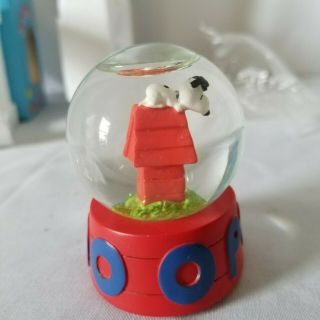 Peanuts Snoopy Red Dog House Mini Snow Globe Glitterdome Red Base
