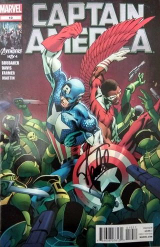 Stan Lee Signed " Captain America " Comic 10 2012 Nm Avengers Preview