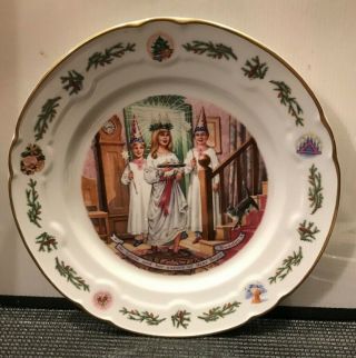 Royal Worcester England  Christmas Around The World  Year 1984 Plate
