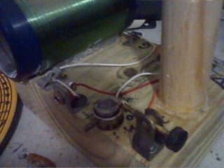 HOME MADE CRYSTAL RADIO WITH GALENA DETECTOR MADE FROM SCRAP 2