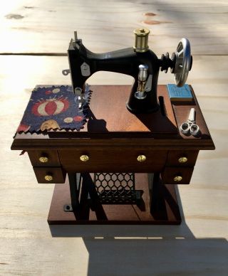 St Jane Musical Sewing Machine Music Box Vintage Look Retro Classical Desk Decor