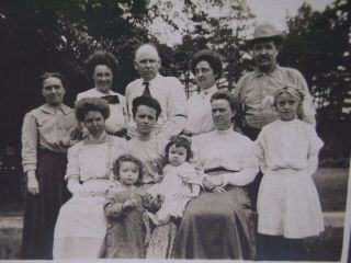 Antique Cabinet Photo - Group Of Men,  Ladies,  Children,  Fashion,  Hats,  Family