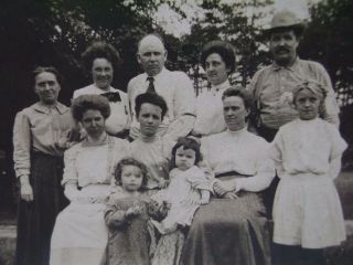 Antique Cabinet Photo - Group of Men,  Ladies,  Children,  Fashion,  Hats,  Family 2