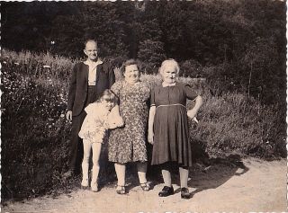 Old Vintage Antique Photograph Man With Two Chubby Women And Little Girl