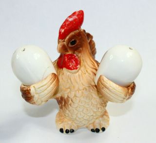 Vintage Ceramic Chicken Hen Rooster Holding Salt & Pepper Egg Shaped Shaker