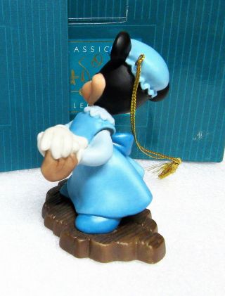 WDCC Disney ' s Christmas Carol Minnie Mouse as Mrs.  Cratchit Ornament Figurine 2