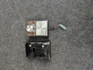Vintage Elgin R - 2400 Portable Transistor Radio With Case