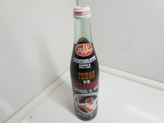 One 1973 Oklahoma Vs.  Texas State Fair Dr Pepper Souvenir Glass Bottle 16oz