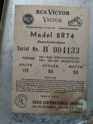 VINTAGE RCA VICTOR 8 R 74 COMPLETE RADIO BAKELITE SHELL in GOOD SHAPE 3