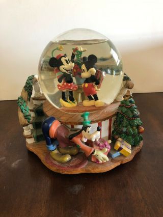 Disney Christmas Mickey Mouse Santa Claus Is Coming To Town Musical Snow Globe