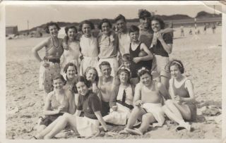 Old Vintage Photo Men Women Glamour Beach Swimwear Caister Norfolk F4