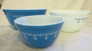 vintage Pyrex snowflake garland nesting mixing bowls 401 402 403 3