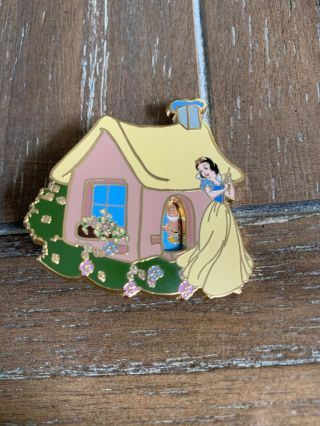 2001 Wdw Snow White & The Seven Dwarfs Cottage Spinner Le 5000 Disney Pin 7103
