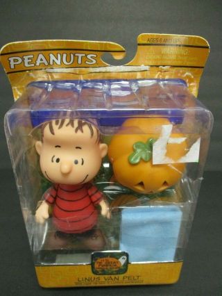 Peanuts It ' s The Great Pumpkin,  Charlie Brown Linus Figure - in package 3