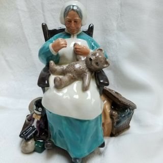 Vintage Royal Doulton Nanny Porcelain Figurine Hn 2221 Made England