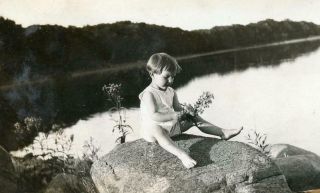 Zz681 Vtg Photo Barefoot Child Hand Picked Flowers By Lake C Early 1900 