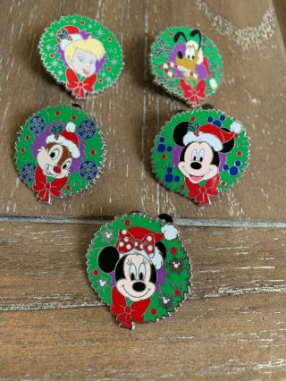 Rare Disney Christmas Wreath Le Happy Holiday Dale,  Mickey,  Minnie,  Tinkerbell Pin