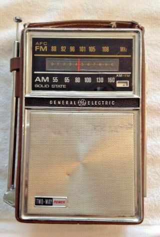 General Electric Ge Solid State Two - Way Power Am Fm Portable Radio P977d