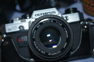 Vintage Olympus OM10 35mm SLR Film Camera w Zuiko 50mm 1.  8 Lens & 3