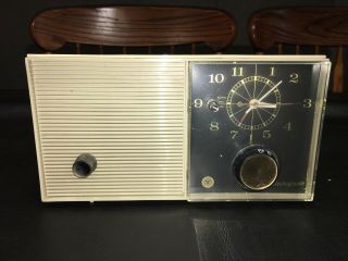 Vintage Westinghouse Tube Alarm Clock Radio Model H - 912l5 White/beige