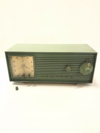 Vintage Admiral Tube Clock Radio Model 5w38 Olive Green $9.  99