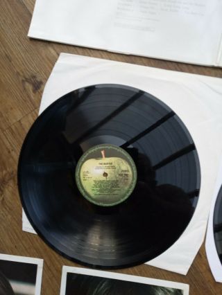 The Beatles White Album Iconic 2 x Vinyl LP Record PMC7067 with 4 photos read 2