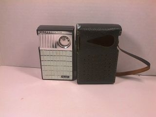 Vintage Valiant 6 Transistor Radio,  With Case