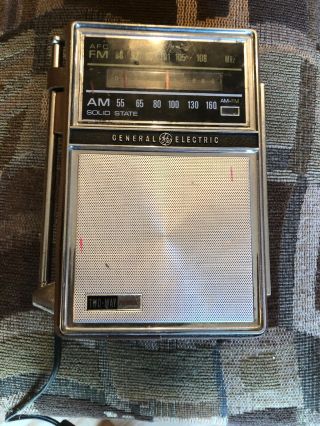 Vintage General Electric Ge P977e Portable Solid State Am/fm Transistor Radio
