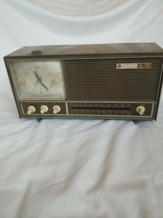Ge General Electric Am/fm Clock Radio Tube Model C1521a Vintage Mid Century Mod