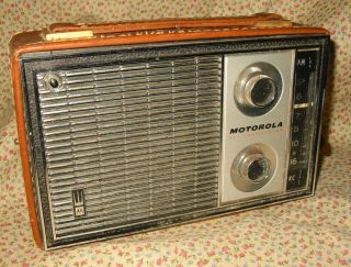 Vintage Motorola X31n Transistor Radio W Grain Leather Case