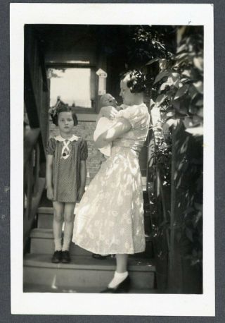 Vintage Photo - Charming Image Mother With Her Two Children Nina & Sonny/fashion