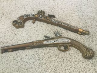Vintage Wall Hanging Dueling Pistols Cast Metal Sexton Usa