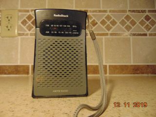 Vintage Radio Shack Transistor Am/fm Portable Pocket Radio Model 12 - 727